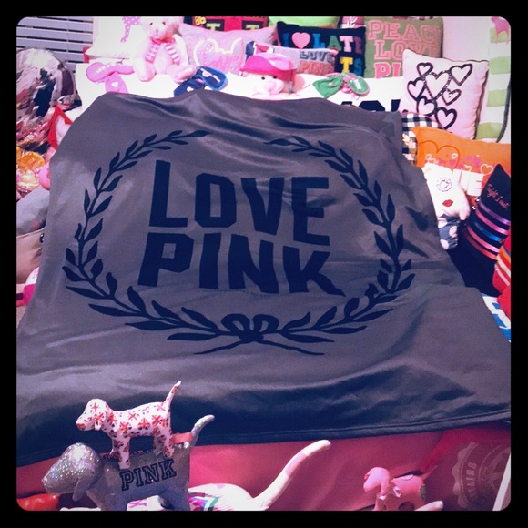 ๐PINK VS Vintage Stadium Blanket NIP๐ - Picture 2 of 7
